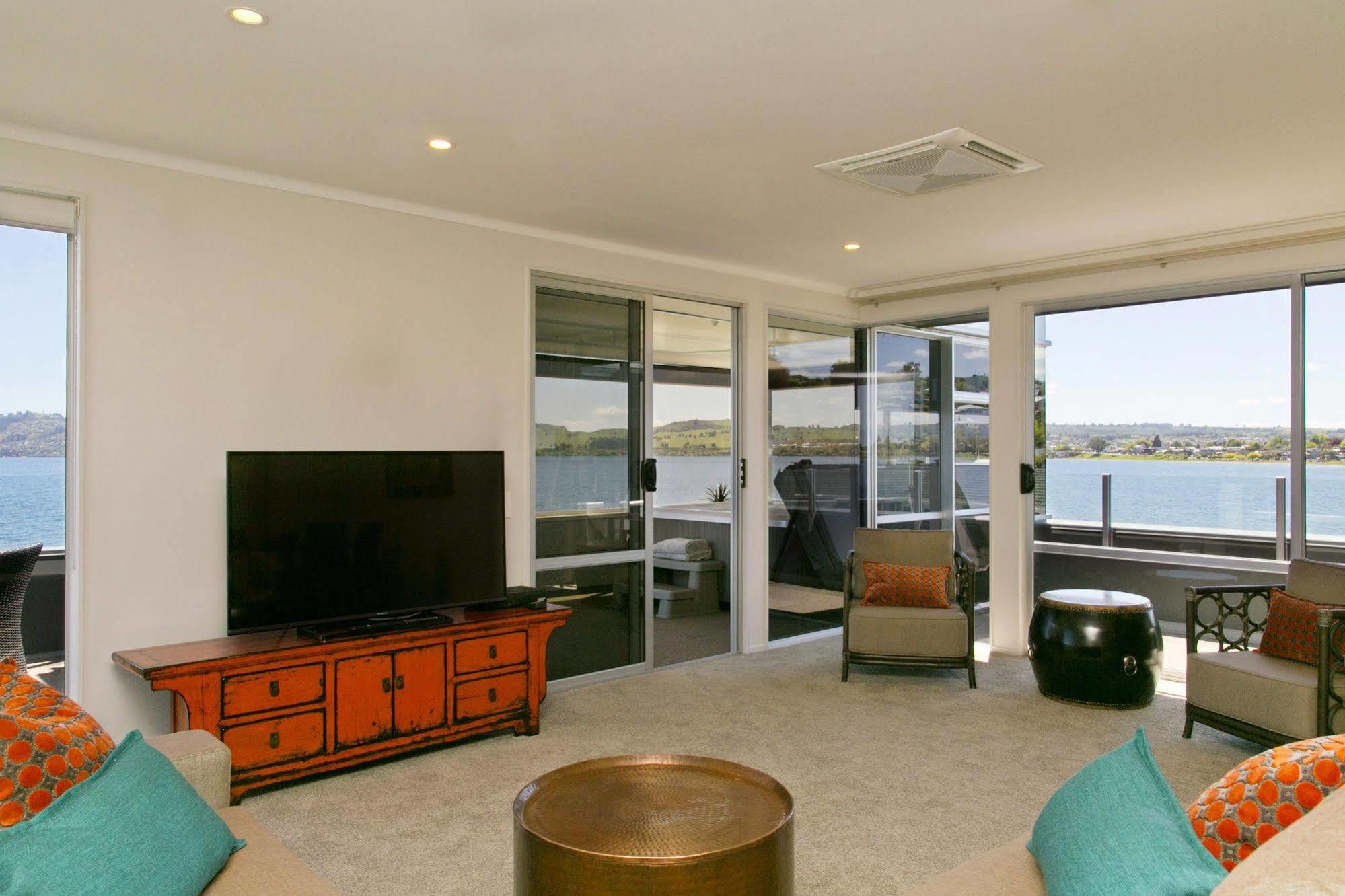 The Cove- On The Lake Taupo Ngoại thất bức ảnh